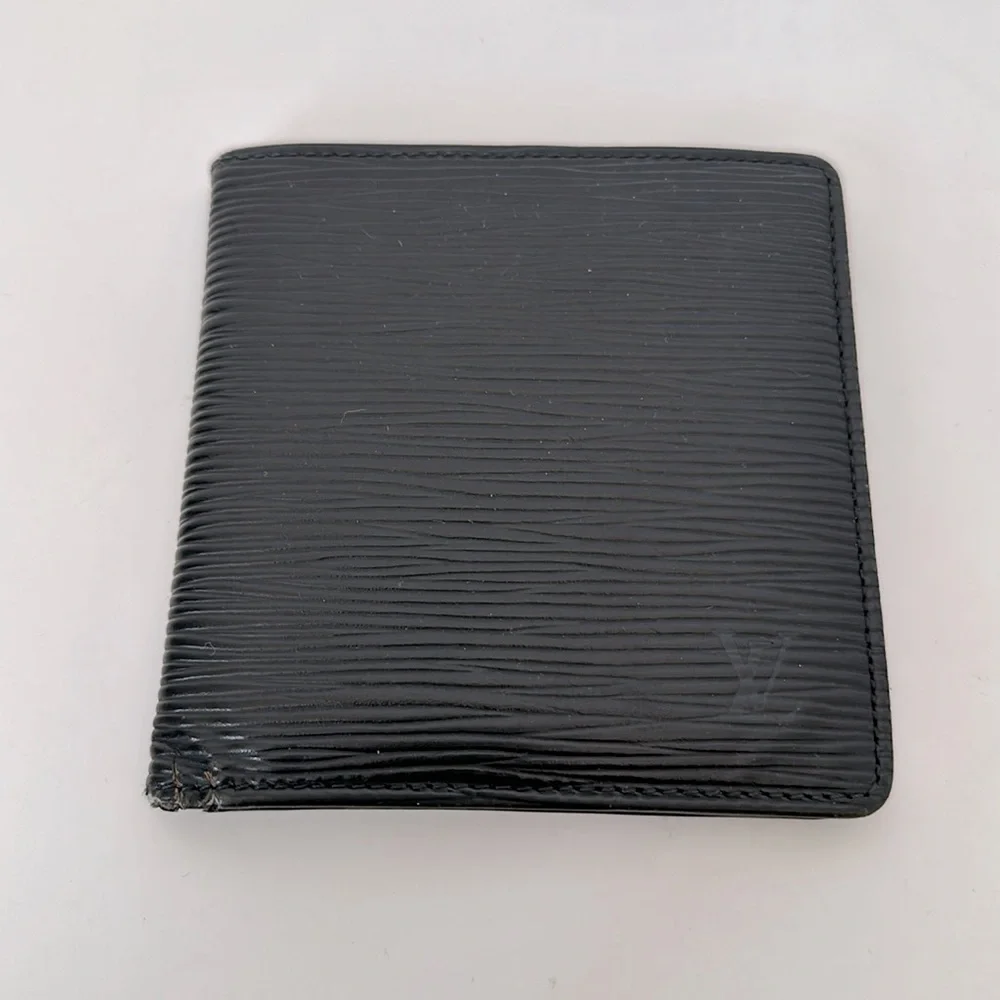 Authentic LOUIS VUITTON Mens Epi Bifold Wallet- Black